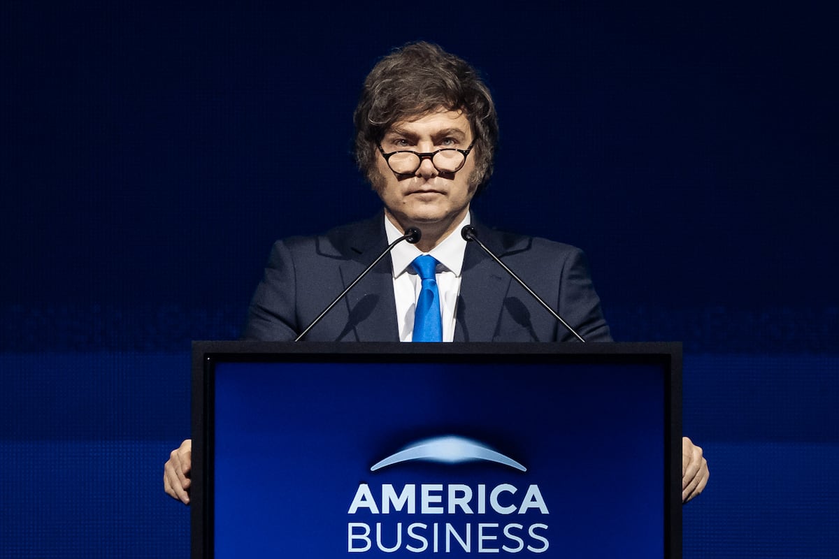 elpaisinenglish's tweet card. The group has presented its final report and warned that the far-right leader ‘used the presidential office’ to promote the cryptocurrency for the benefit of ‘a group with privileged information’