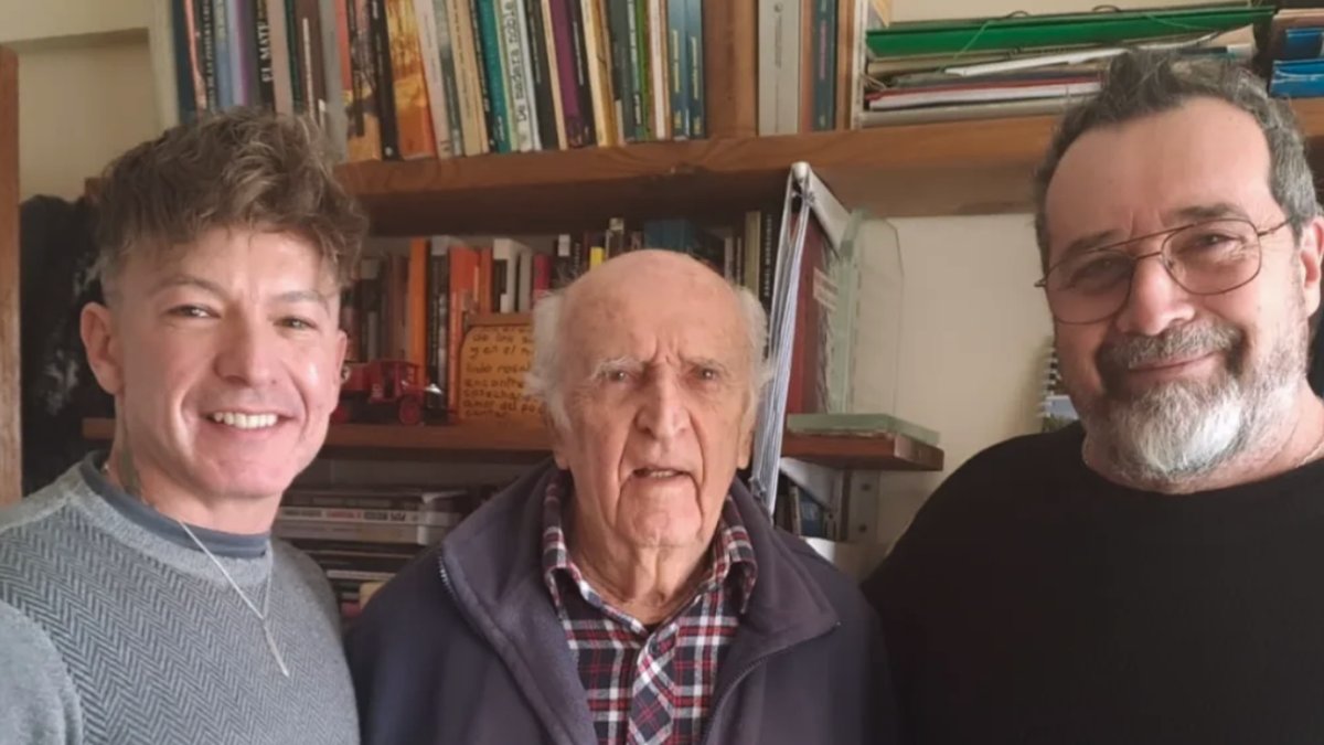 joadoldan's tweet card. El unipersonal basado en la novela El Bataraz de Mauricio Rosencof llega a la Sala Cero del Teatro El Galpón los miércoles de noviembre.