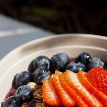 Robeks's tweet card. Robeks - Fresh Juice, Smoothies, Toasts & Bowls (@robeks) • Instagram photo