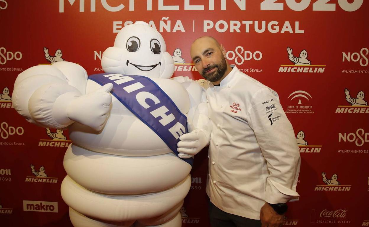 salsadechiles's tweet card. Ronda. Un día de julio. 40 grados a la sombra. Antes, una carretera desde la costa que es una pura curva en continuo ascenso. Casi una hora para recorrer poco más de 50