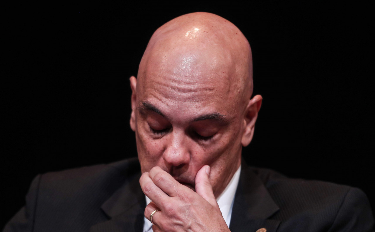 revistaoeste's tweet card. Partido acusou o ministro de tramar 'um golpe nas eleições'