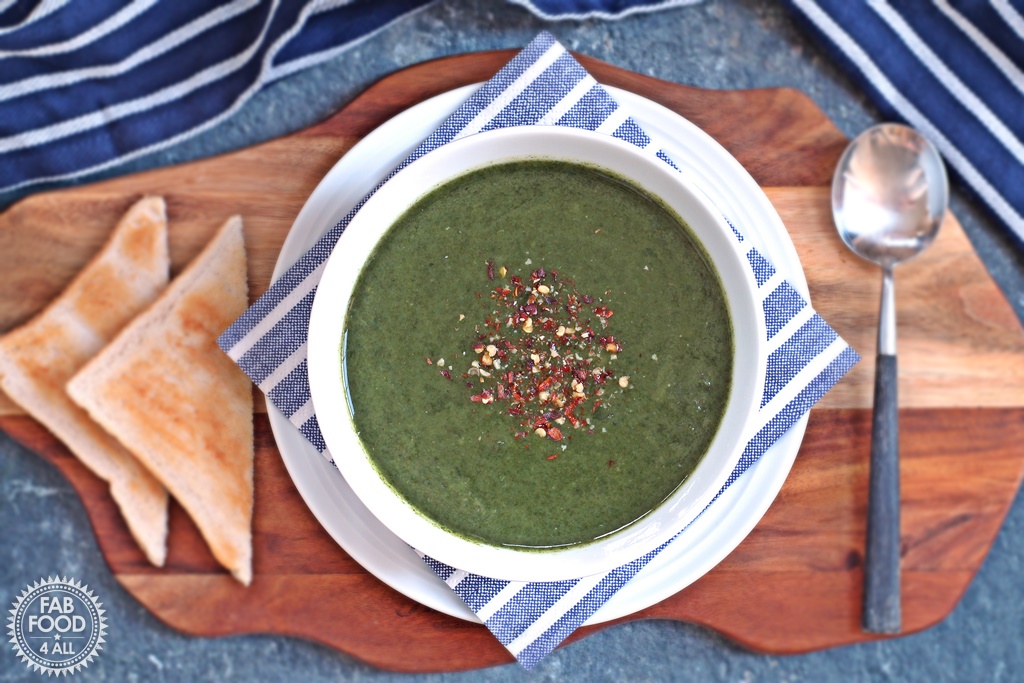 FabFood4All's tweet card. Quick Spinach Soup - nutritious and delicious. Made with a few ingredients including spinach, potato, onion and nutmeg. Plus easily adapted to be vegan!