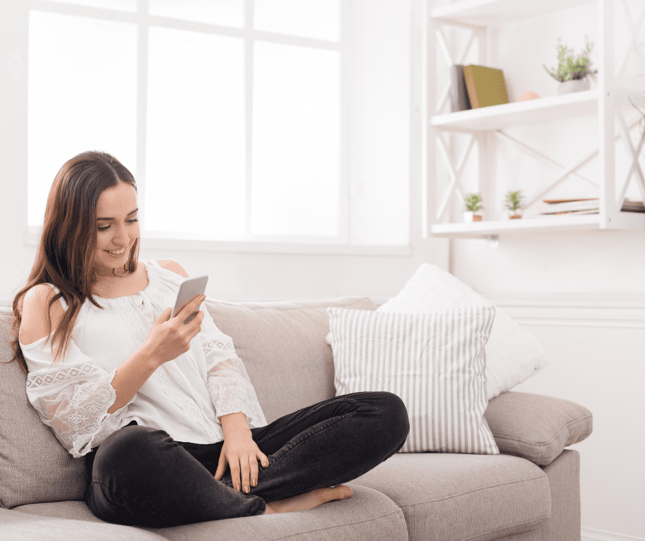 GraceMillennial's tweet card. The best twitter chats to join on a weekly or monthly schedule to network and connect with other bloggers and help grow your blog