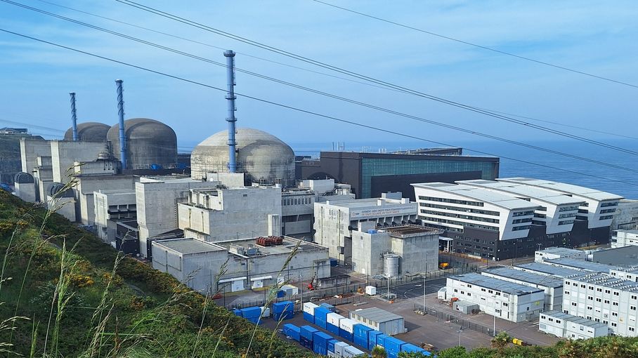 franceinfo's tweet card. L'électricien confirme son objectif d'atteindre la pleine puissance d'ici "la fin de l'automne".