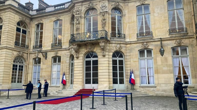 kmugo2's tweet card. Matignon a choisi de confier la veille des réseaux sociaux des Français à une société étrangère. Une décision que les services du Premier ministre François Bayrou assument et expliquent mais qui pose...