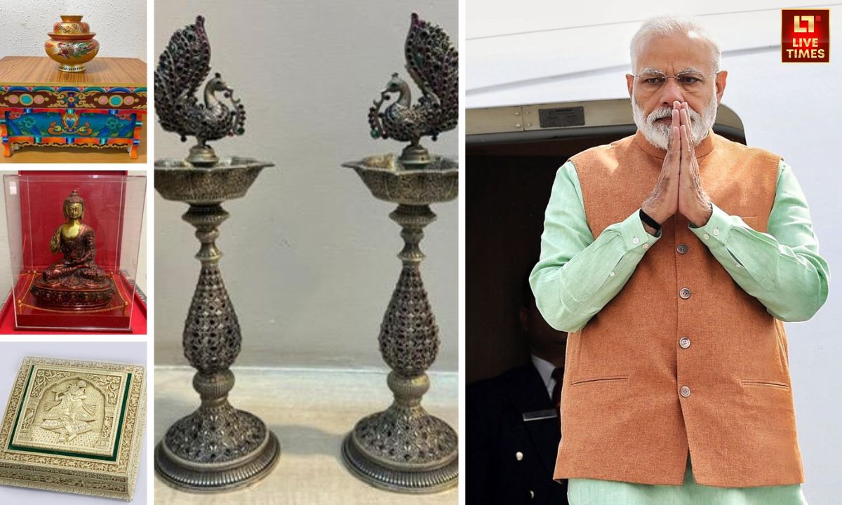 livetimes_news's tweet card. पीएम मोदी ने अपने तोहफों के जरिए भारत के चार प्रमुख राज्यों की पारंपरिक कलाओं, धार्मिक प्रतीकों और ऐतिहासिक विरासत को दुनिया के सामने रखा.