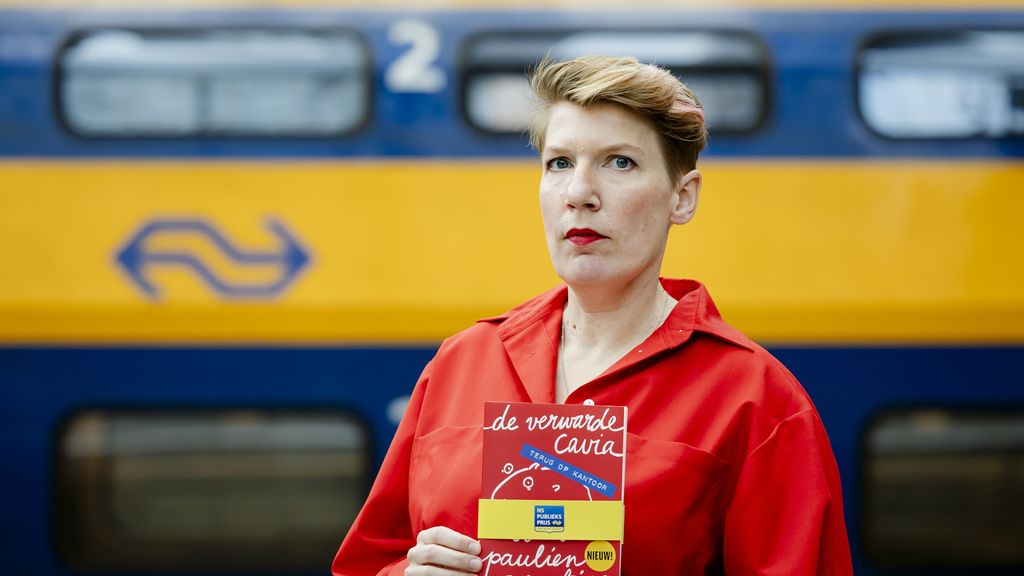 chriszeeven's tweet card. De schrijfster was drie keer eerder genomineerd voor de prijs, maar wint deze dit jaar voor het eerst.