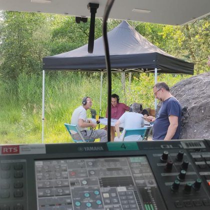 Tweet card summary image