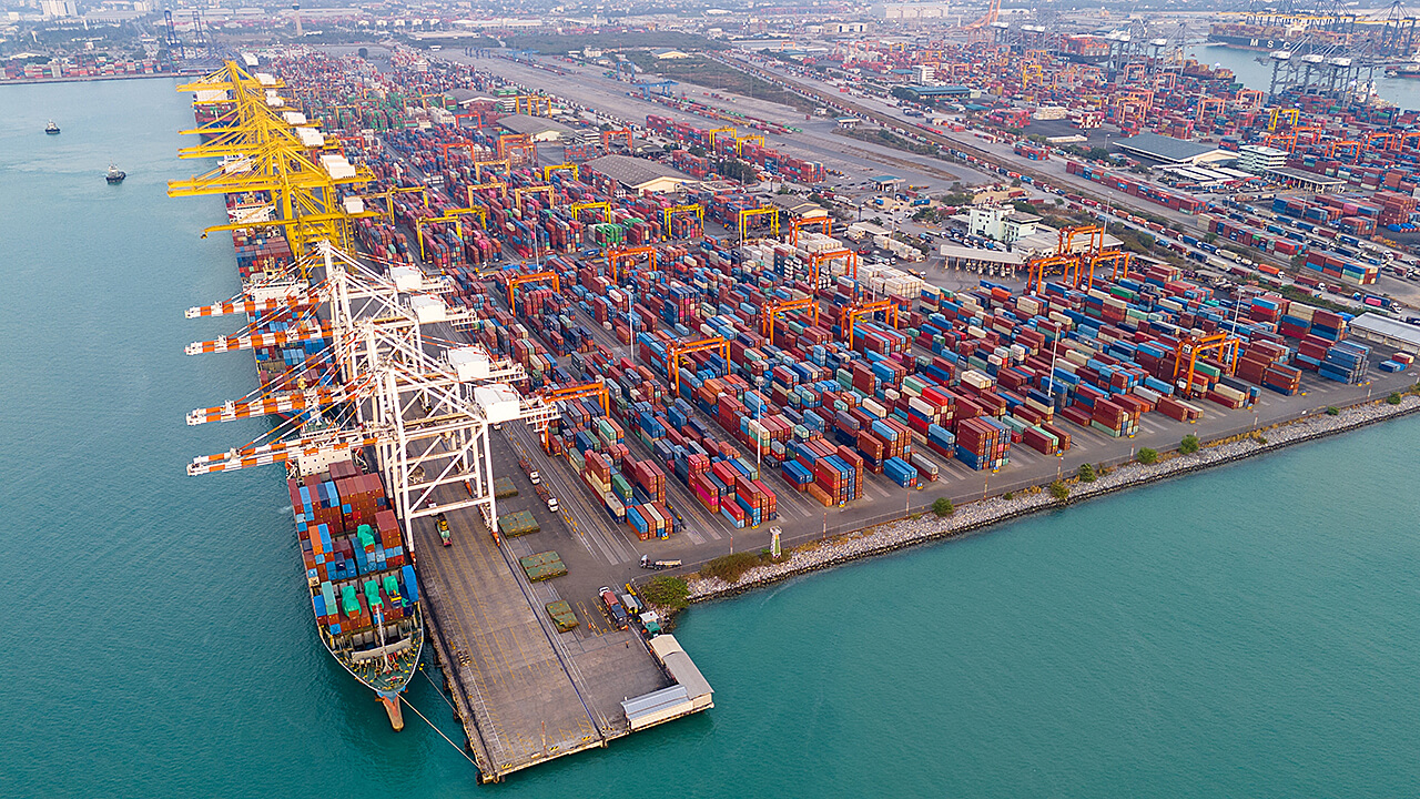 thenewstack's tweet card. Simply "shifting left" is no longer sufficient to protect your software supply chain. Learn essential patterns for securing regulated environments.