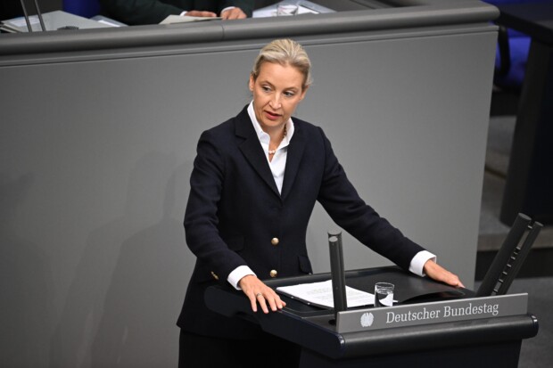 max_webmax's tweet card. Mehrere Mitarbeiter und Auftragnehmer des ZDF haben sich hämisch über den Mord an dem amerikanischen Publizisten Charlie Kirk geäußert. Einige davon sind Wiederholungstäter. Die AfD fordert im...