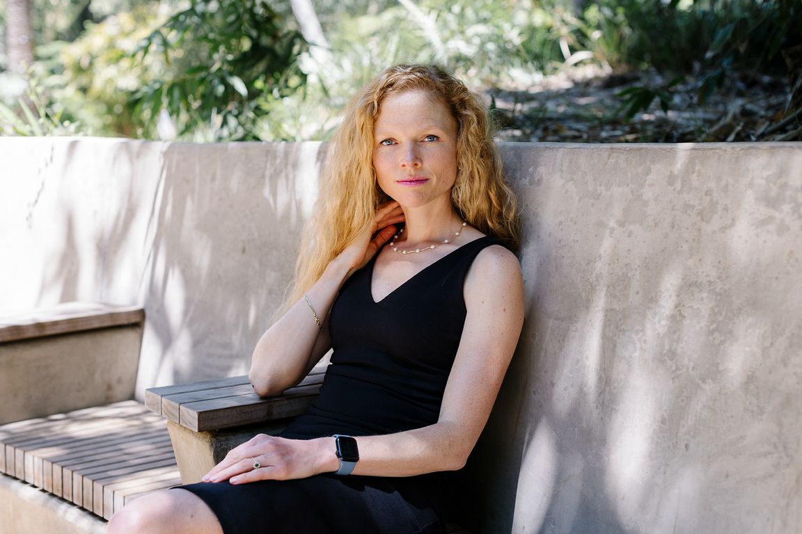 janagallus's tweet card. Anderson economist Jana Gallus studies how nonmonetary rewards can motivate people — and help solve society’s problems.