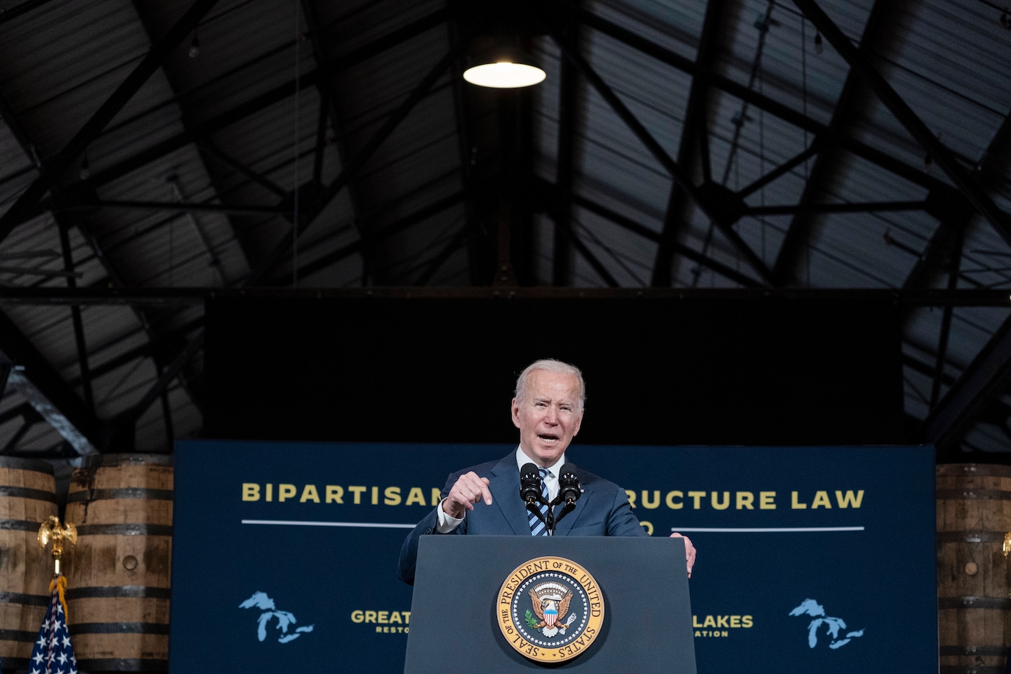 representus's tweet card. Industry spending topped $3.7 billion for the first time, as 3,700 new companies and organizations hired lobbyists since the start of the pandemic.