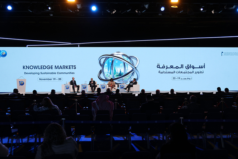 BusinessNews_Me's tweet card. دبي، الإمارات العربية المتحدة – 19 نوفمبر 2025: ضمن فعاليات الدورة العاشرة من “قمَّة المعرفة 2025” تناولت جلسة نقاشية رفيعة المستوى دور المعرفة بوصفها قوة دافعة للنمو والتقدم، وإمكانات توظيف البيانات...