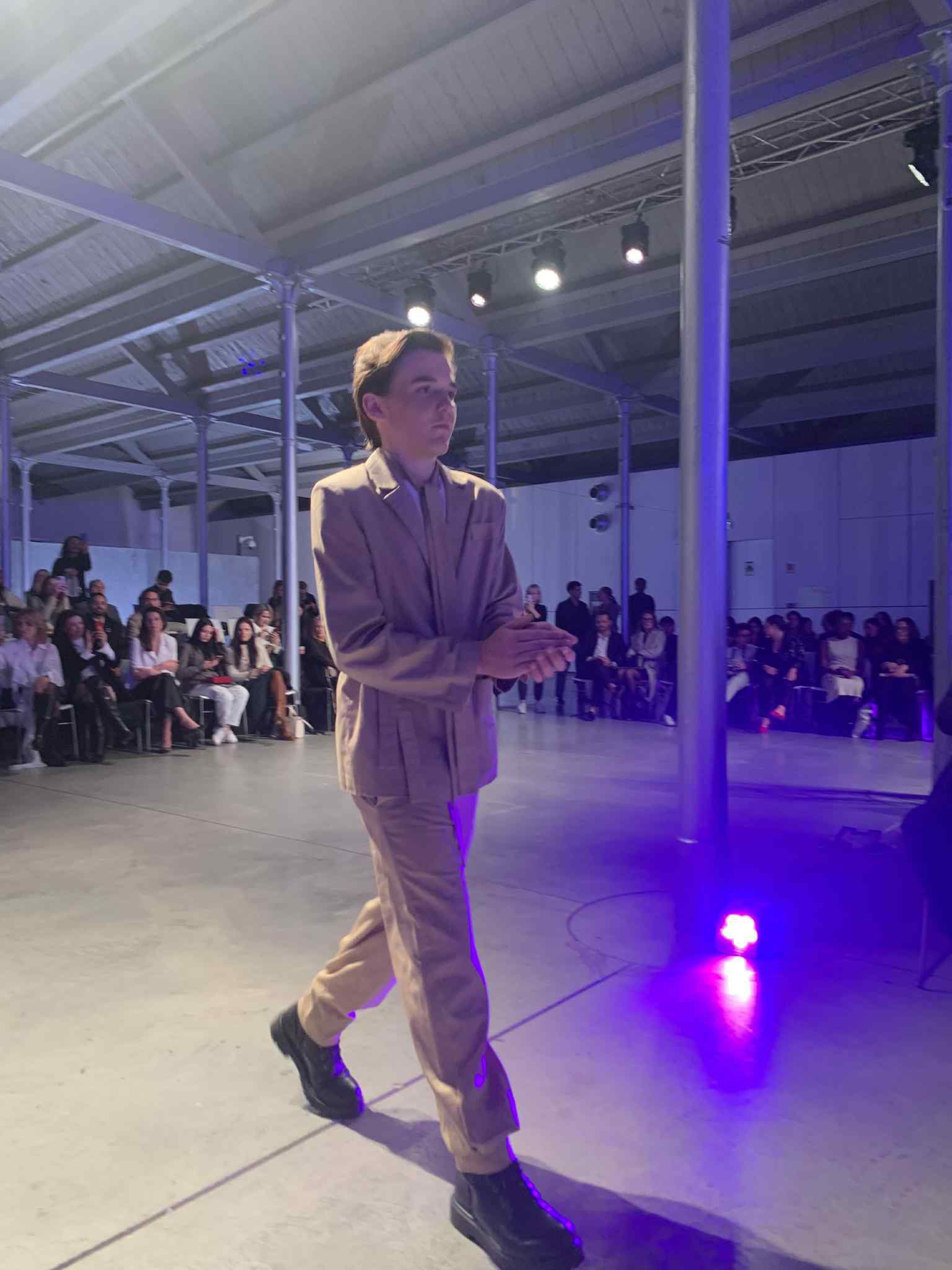 maisribatejo's tweet card. Aos 13 anos, aluno da Escola D. João II destaca-se como modelo internacional, atleta dos Tigres de Almeirim e futuro rosto da televisão Chama-se Santiago Santa Maria Hipólito Bernardo Gomes Saramago,...