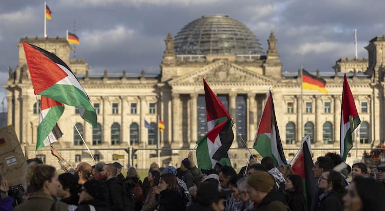 Commentary's tweet card. In 1948, Golda Meir famously visited a synagogue in Moscow on the High Holidays, a historic visit by an official of the State of Israel. Meir was the young state’s ambassador to the Soviet Unio...