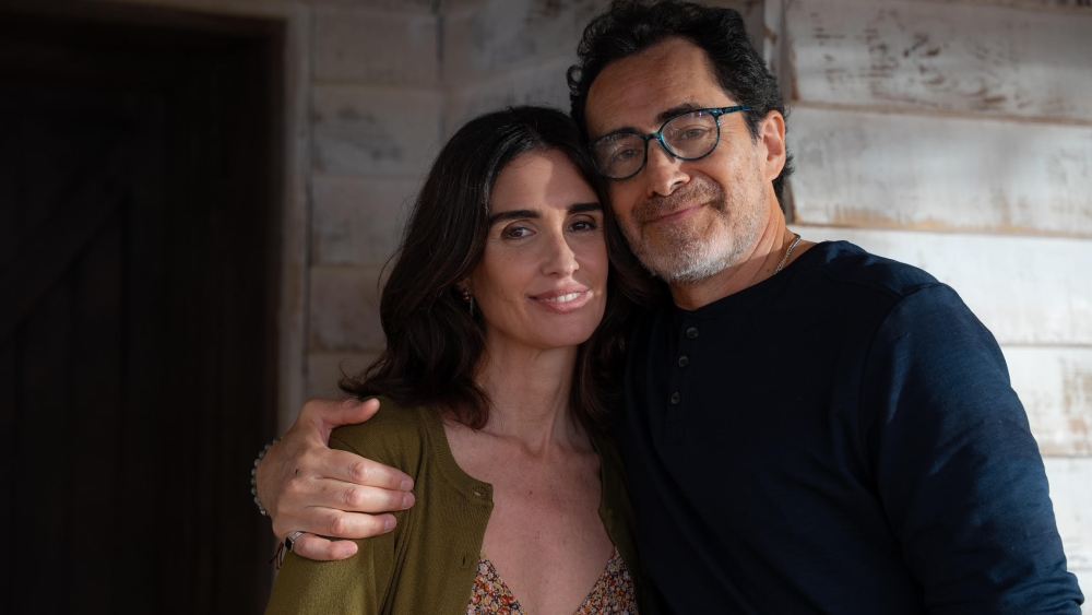 Variety's tweet card. Producer Elizabeth Avellán wraps Spain-U.S. supernatural thriller ‘Bonded,’ with Demián, Gala and Bruno Bichir, Paz Vega and Ingrid García-Jonsson.