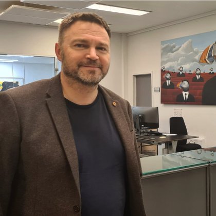 Tweet card summary image