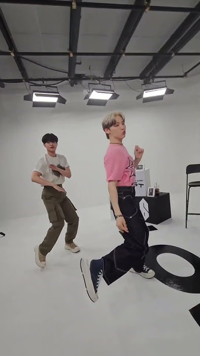 AB6IX's tweet card. 휘웅휘웅 LOSER Challenge (Feat. 박로닌 📹)