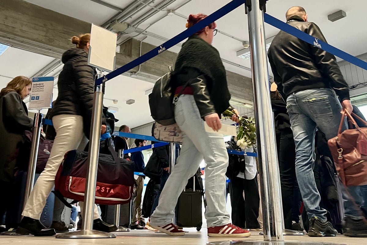 SimonCalder's tweet card. Exclusive: Unofficial sites charging eight times the official price have already sprung up