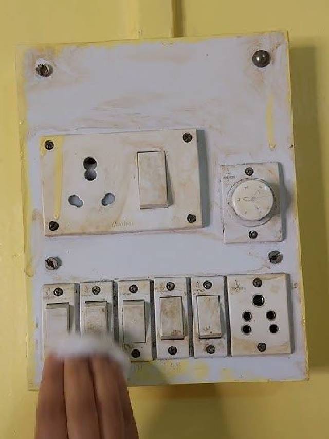 zee24taasnews's tweet card. खराब आणि चिकट स्विच बोर्ड स्वच्छ करण्यासाठी वापरा 'या' सोप्या ट्रिक्स | Use these simple tricks to...