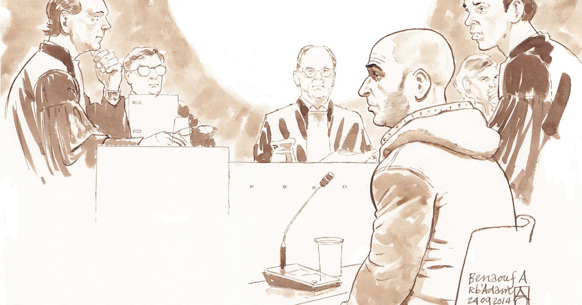 JCrelis's tweet card. Een van de sleutelfiguren in het gewelddadige onderwereldconflict in Amsterdam verdwijnt voor lange tijd achter de tralies. Benaouf A., die ooit probeerde te ontsnappen uit de gevangenis met een...