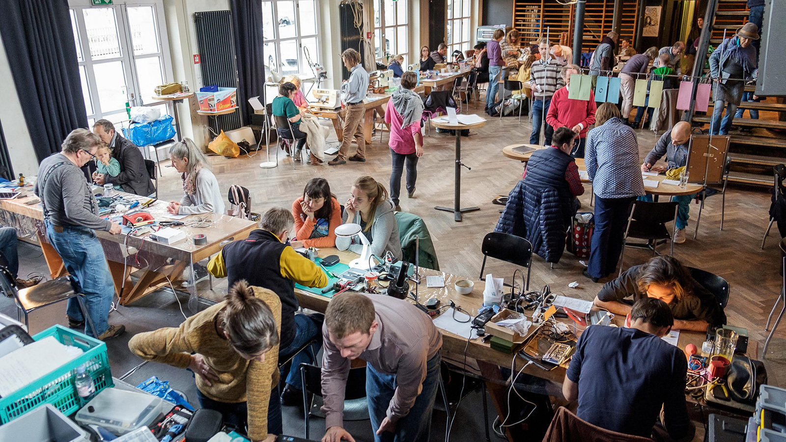 CircularGreece's tweet card. Ανηφορίζω προς τη Δημοτική Αγορά Κυψέλης. Δεν είναι η πρώτη φορά που επισκέπτομαι το χώρο, και μάλιστα για καλό σκοπό, σκέφτομαι. Στην τσάντα μου έχω ένα πιστολάκι μαλλιών, που δυστυχώς έχει χαλάσει....