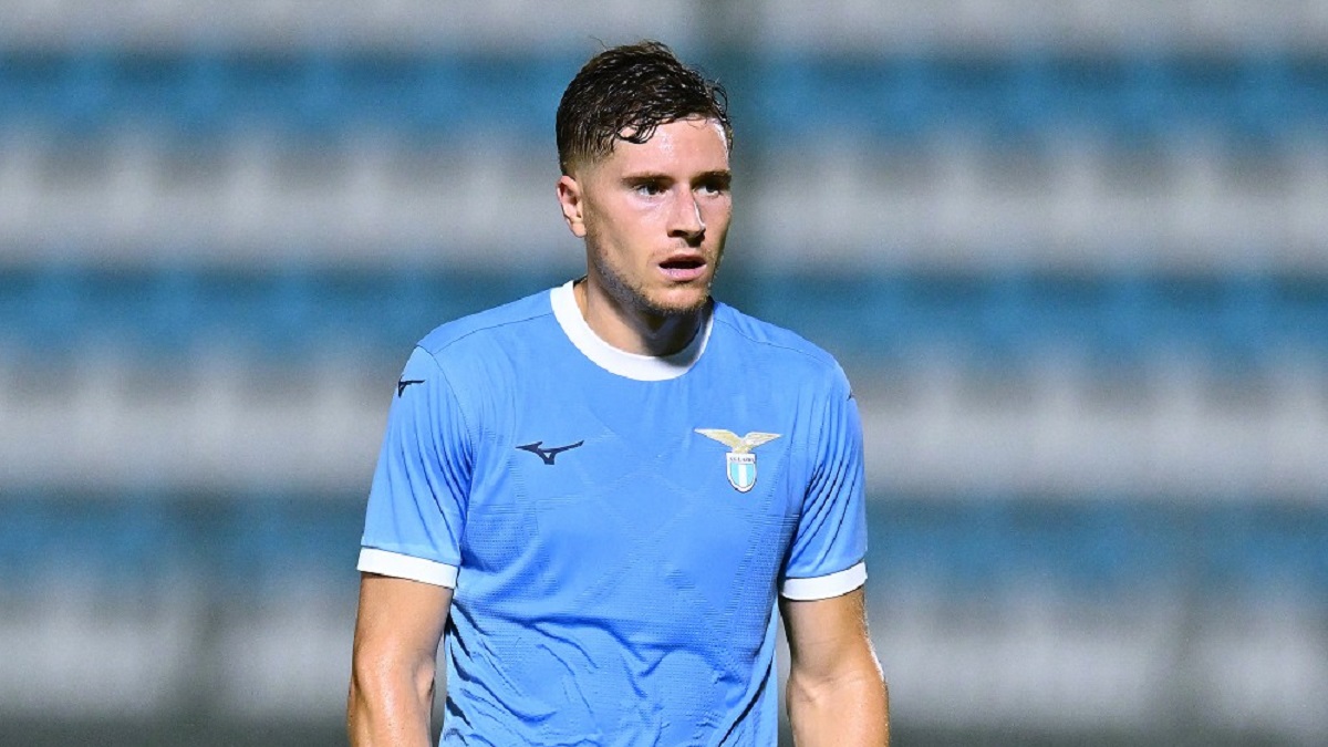 LazioNews_24's tweet card. Basic Lazio, il centrocampista si sta dimostrando l'arma in più dei biancocelesti. Possibile anche una riflessione sul futuro del giocatore