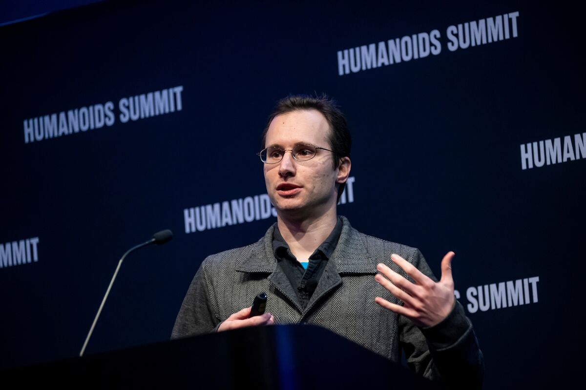 business's tweet card. A year-old startup is finding traction building AI software to teach robots how to tackle everyday tasks. But first…