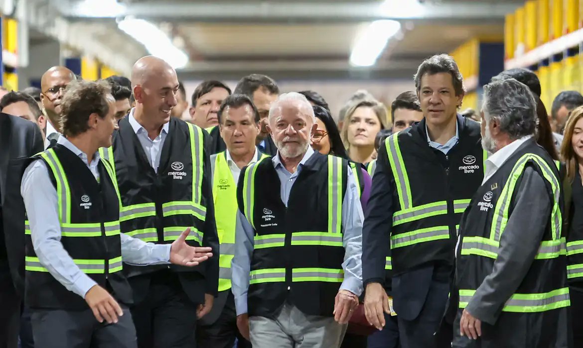 mmargapc's tweet card. "Mesmo Trump falando o que quer falar, o Brasil está seguro", afirmou o presidente Lula