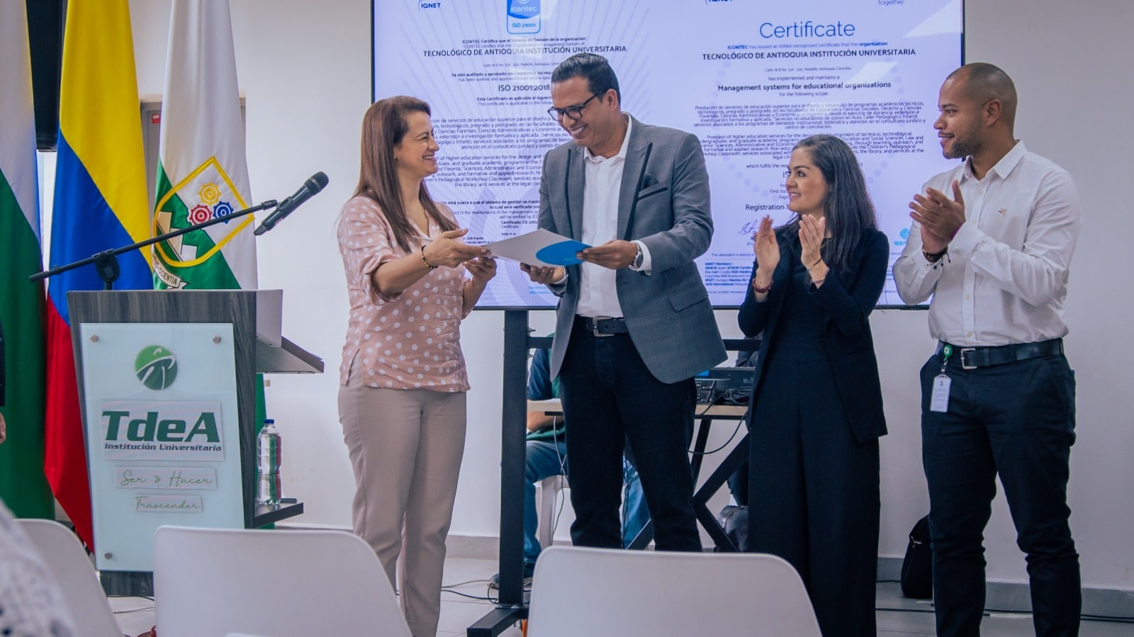 JuanPazRever's tweet card. Primicias de la política, empresariales y de la farándula