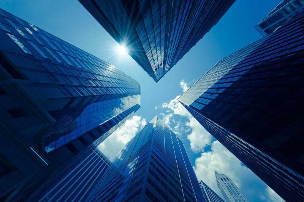 datawaretech's tweet card. Designing and deploying a single cloud architecture may not prepare you to take on a multicloud, especially where security and cost optimization are concerned.