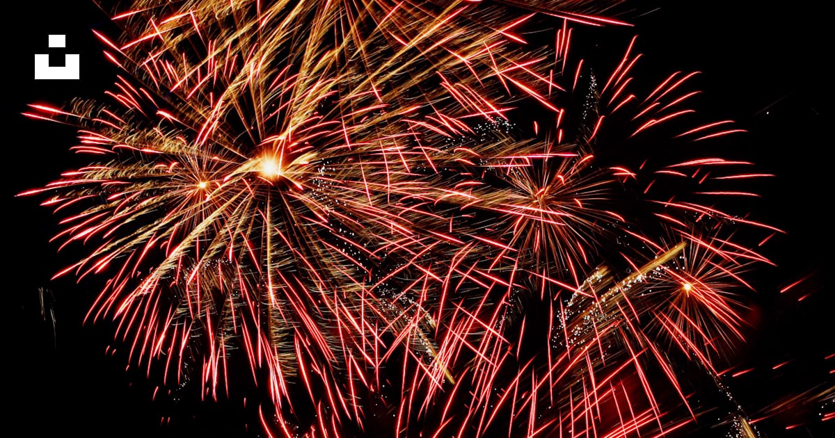 deletec1's tweet card. Fireworks – Paul Morleyが撮影したこの写真をUnsplashでダウンロードする
