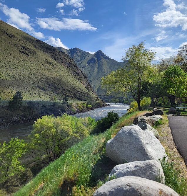 linguisttravel's tweet card. I've been on a lot of road trips throughout my life. With every trip I take, I find them more enjoyable. Here's how you can do the same!