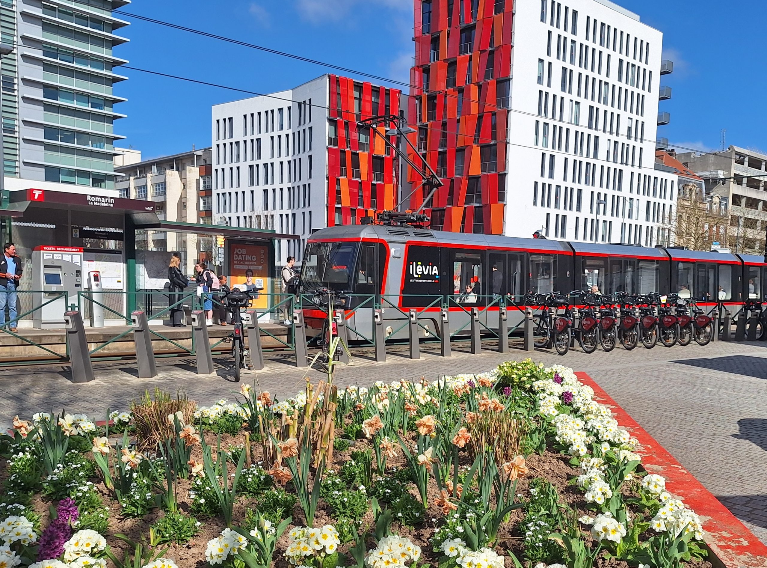 matteoepik's tweet card. Améliorer la mobilité des individus sur Lille et sa Métropole, avec en particulier la volonté de réduire les flux automobiles, constitue un objectif primordial à plusieurs titres : Réduire les...