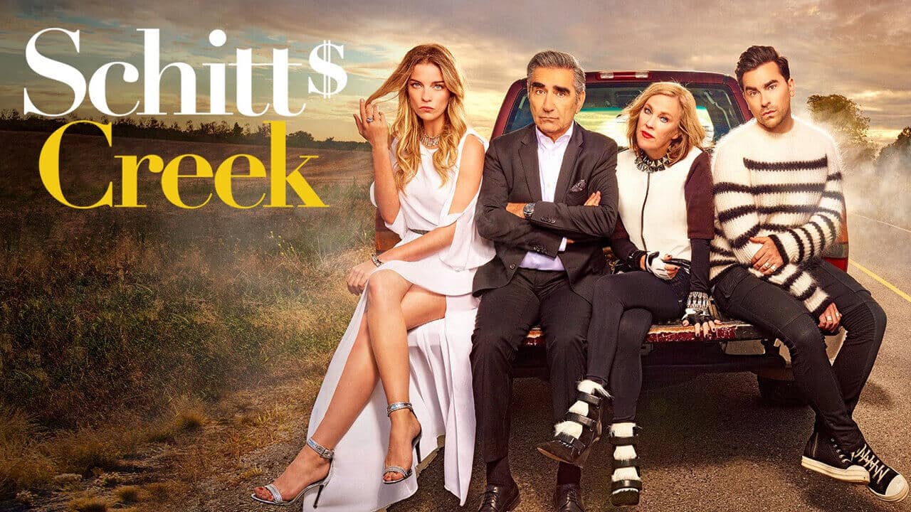 HelpMeTechNow's tweet card. Schitt's Creek è una sit com canadese ideata da Eugene Levy, dove recita con il figlio Dan, trasmessa In Canada e Stati Uniti dal 13 gennaio 2015 al 7 aprile 2020.