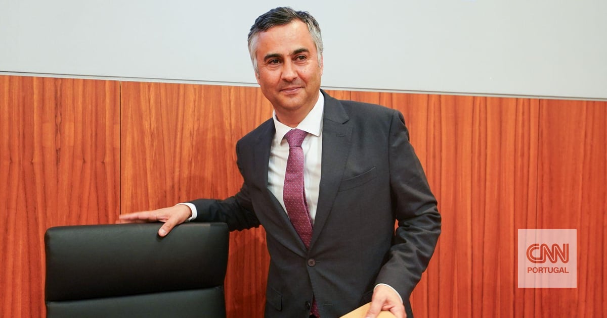 PGavado's tweet card. Em causa estão os professores que, ao abrigo da norma-travão, deviam vincular este ano e não foram sequer colocados ou os professores da vinculação dinâmica que ficaram colocados ainda nos antigos...