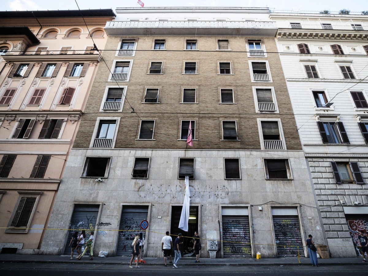 misiagentiles's tweet card. Le occupazioni di area anarchica-antagonista sono più numerose nel Lazio e soprattutto a Roma, dove se ne contano 48. Seguono con 25 la Lombardia, e con 15 la Campania