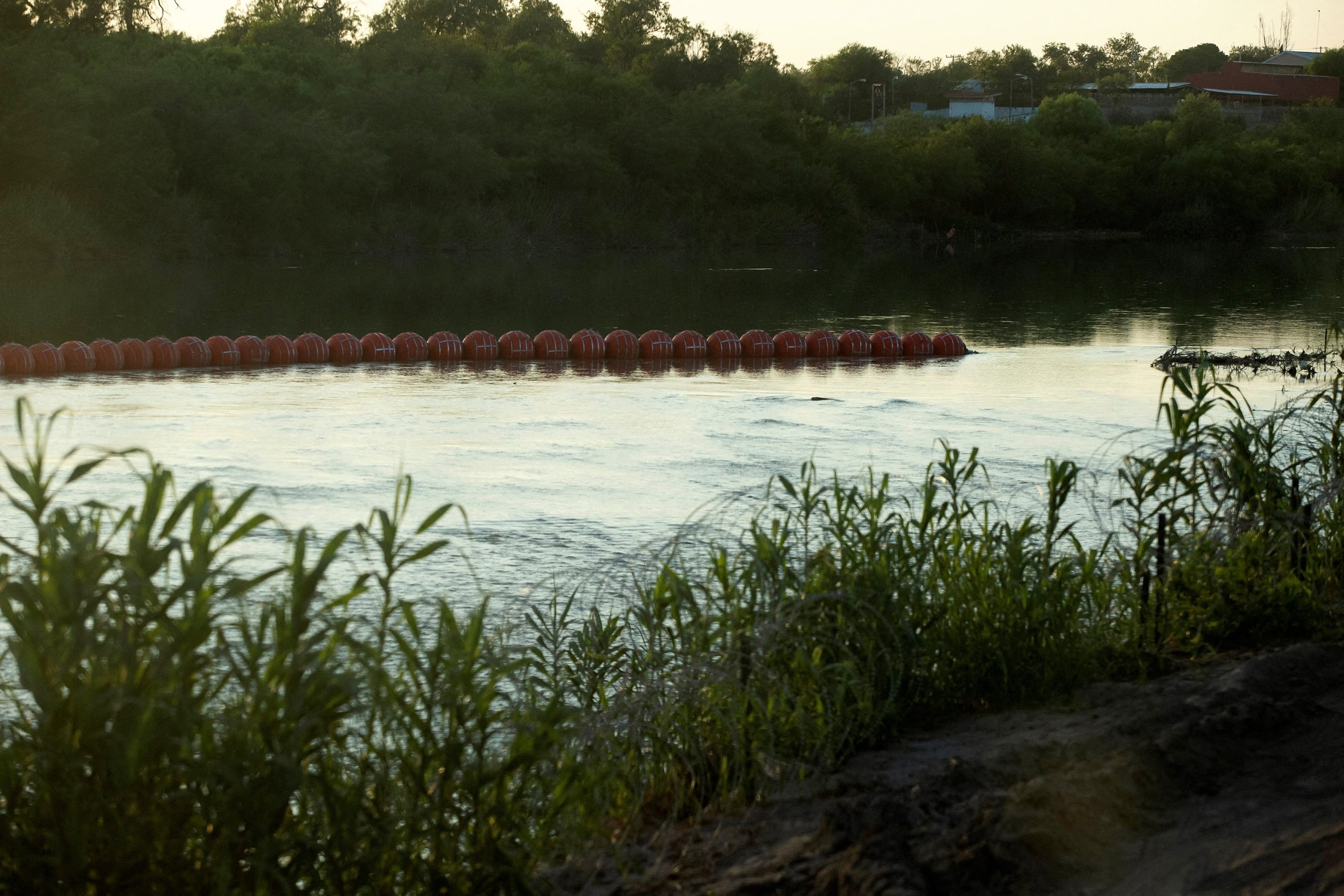 TexasTribune's tweet card. The Mexican government plans to send an inspection team to see if Texas’ buoys have crossed into Mexico’s side of the border.