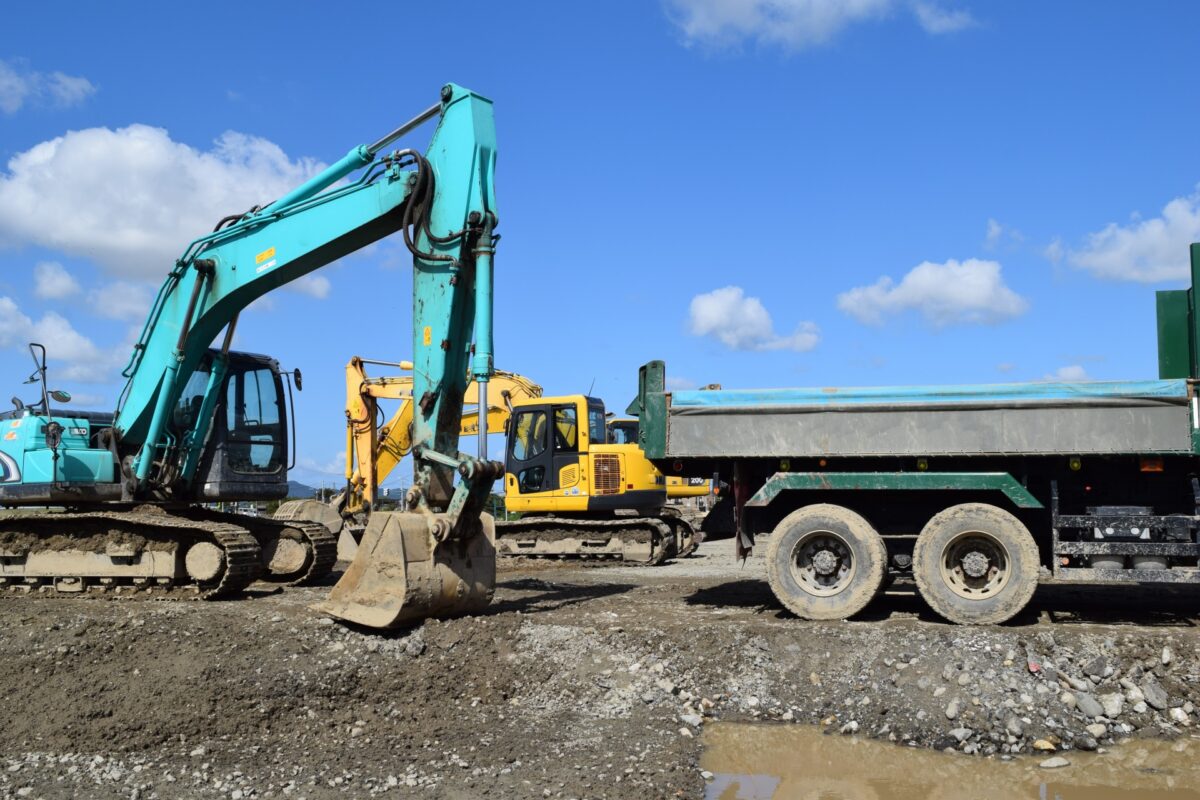 SynQRemote's tweet card. 国土交通省は、2025年度の建設投資総額が75兆5,700億円に達する見通しを発表しました。これは2024年度と比較して3.2％の増加となり...