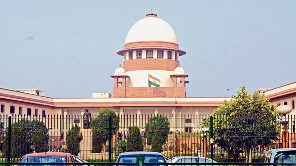 RameshAgnihot12's tweet card. ‘All flat owners in the twin towers in Noida to be reimbursed along with 12% interest,’ Supreme Court orders Supertech