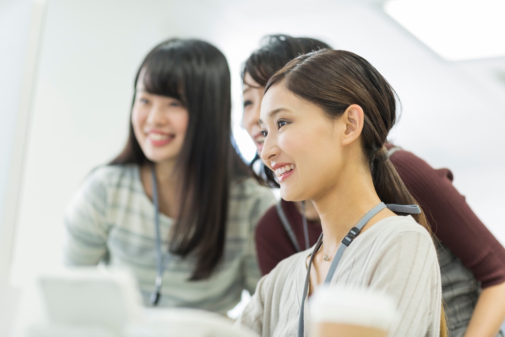 JMDC_STORIES's tweet card. 働く女性の健康支援は、2025年度の新たな総合評価項目にも追加され、保険者にとって重要な保健事業のひとつとなりました。本記事では、経済的損失の抑制や医療費適正化にも寄与する「女性の健康支援」の必要性と、すぐに実践できる支援アイディアを紹介します。