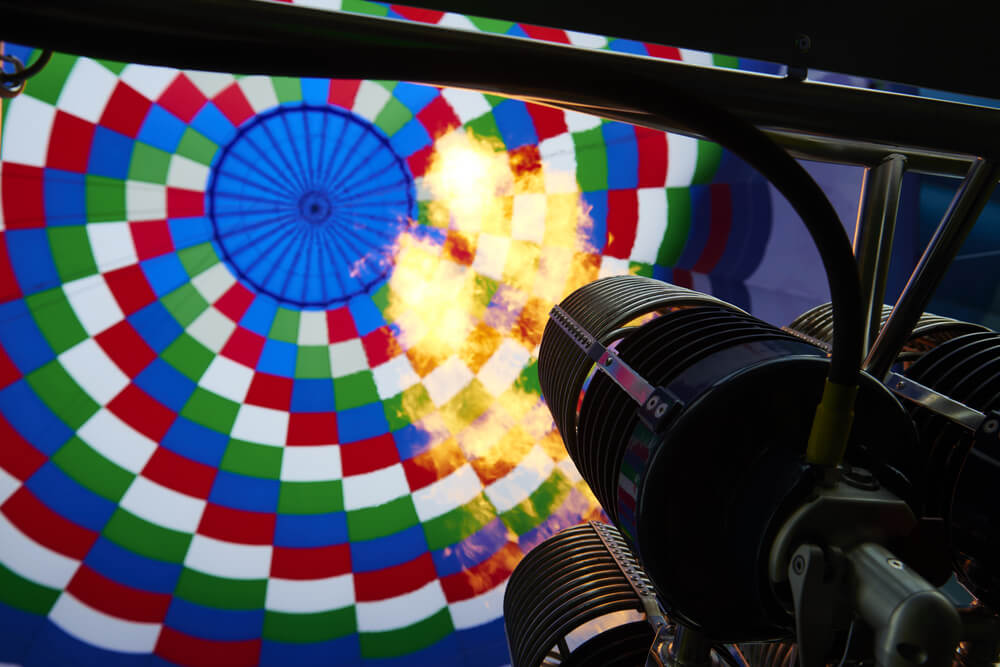 BitcoinBizNet's tweet card. After recording a rebound from $6,500 to $7,000 on April 2, the price of bitcoin has surged 6 percent again today, on April 4, as the entire cryptocurrency market recorded a daily gain of $10 billion.