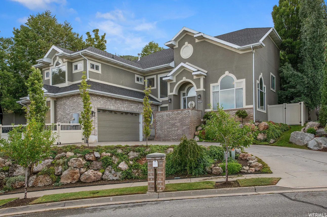 AssumableEdge's tweet card. Top homes on the market with low interest assumable loans | October 4, 2023