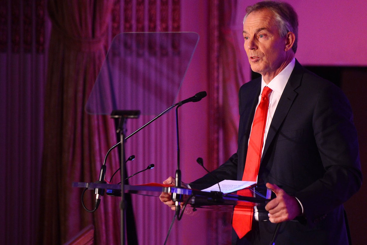 ProjectedImages's tweet card. The former Prime Minster was recognised for his work during his premiership