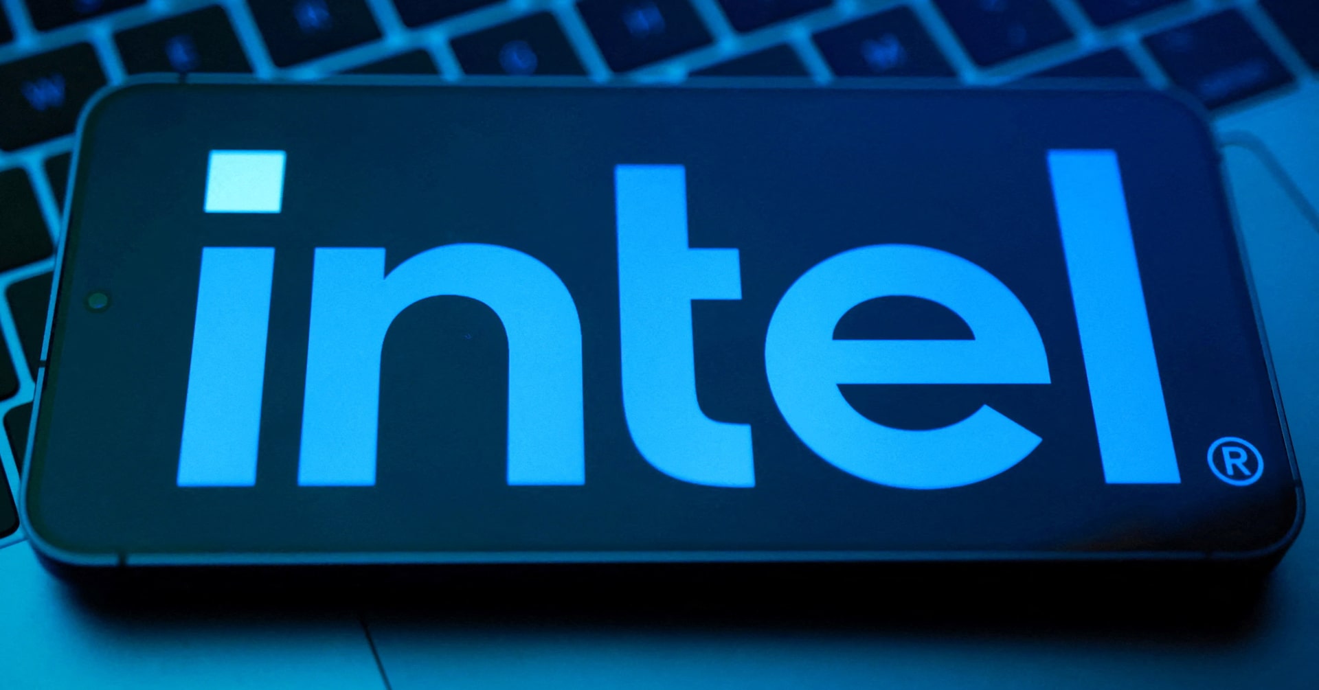 kevinsxu's tweet card. Intel on Thursday denied allegations by Taiwanese chipmaker TSMC that one of the U.S. firm's executives, Wei-Jen Lo, had leaked trade secrets.