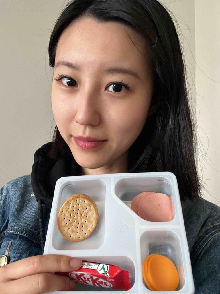 ianjamesyoung70's tweet card. Cheese sticks and a bagel. A boiled egg with raw broccoli. A fat ball of burrata cheese sitting atop a pile of green grapes.