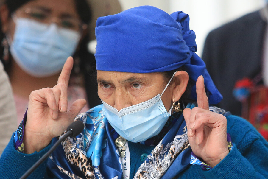 CNNChile's tweet card. Tras la muerte de un comunero mapuche, la convencional emplazó duramente al mandatario y recalcó que “esto no puede seguir así". Por su parte, la presidenta de la CC, Elisa Loncon, repudió "la...