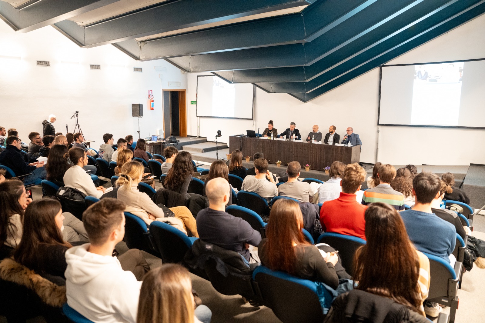 direpuntoit's tweet card. "Migliaia di studenti" universitari, segnalano gli organizzatori, hanno partecipato alle iniziative, programmate per facilitare l'orientamento, la formazione e le opportunità di impiego