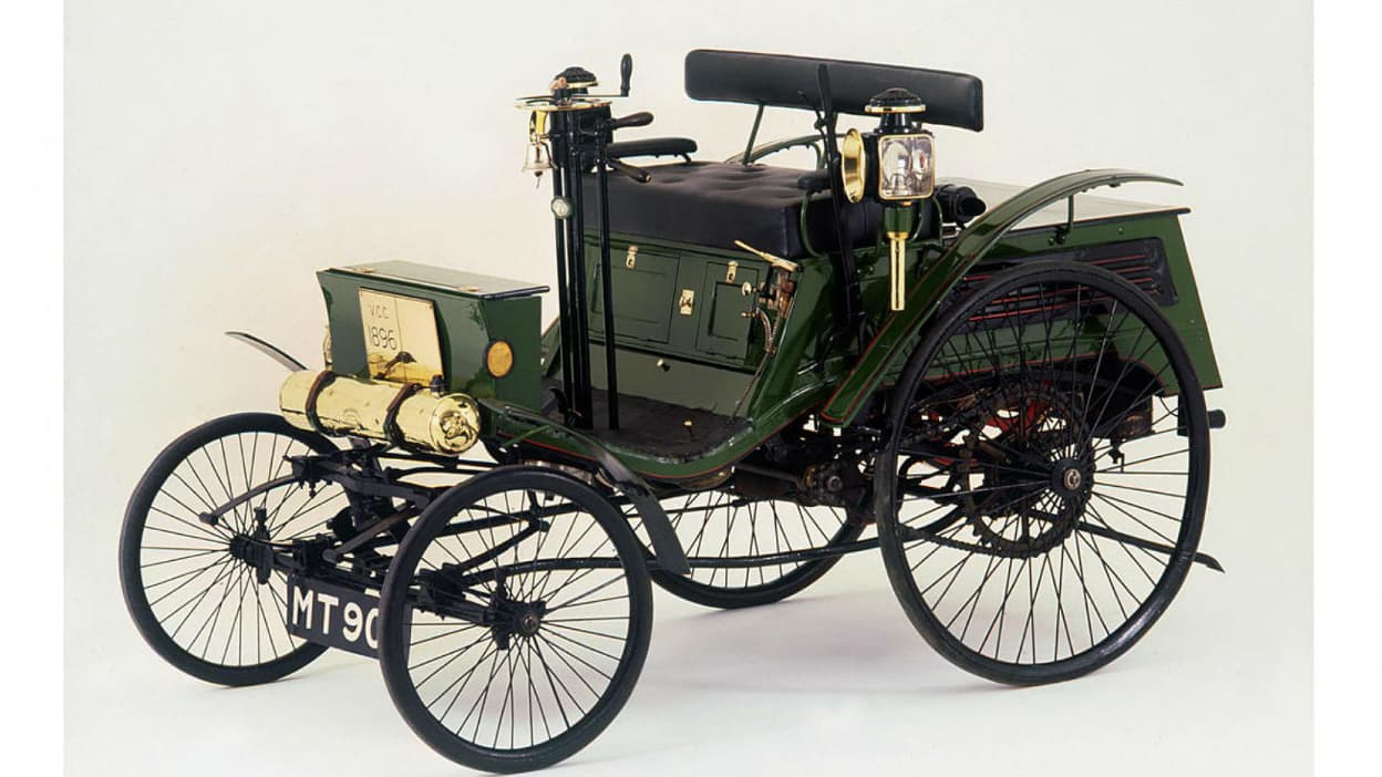 BFMTV's tweet card. En 1896, cette Arnold Benz serait la première à avoir été verbalisée pour avoir dépassé la vitesse autorisée.