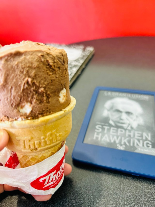 briseidaalcala's tweet card. Albert Einstein explora la representación del universo desde una perspectiva física, explicando fenómenos mediante leyes y cómo su trabajo transformó conceptos de masa, energía, espacio y tiempo, i…